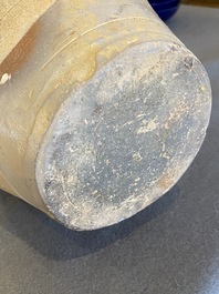 Vase de type yueyao &agrave; bouche &eacute;vas&eacute;e, Chine, probablement Tang