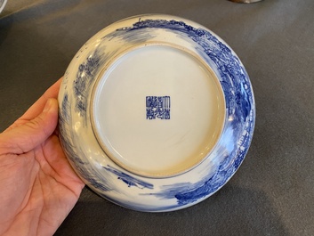 Assiette en porcelaine de Chine en bleu et blanc, marque et &eacute;poque de Daoguang