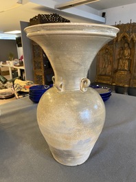 Vase de type yueyao &agrave; bouche &eacute;vas&eacute;e, Chine, probablement Tang