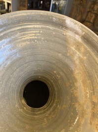 Vase de type yueyao &agrave; bouche &eacute;vas&eacute;e, Chine, probablement Tang