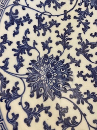 Een Chinese blauw-witte 'lotus' schotel, Qianlong merk en periode