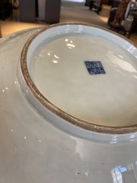 Een Chinese blauw-witte 'lotus' schotel, Qianlong merk en periode