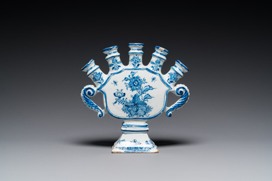 A blue and white Dutch Delft tulip vase with fine floral design, 18th C.