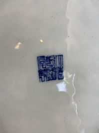Een Chinese blauw-witte 'lotus' schotel, Qianlong merk en periode