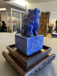 A Chinese monochrome blue Qianlong seal with a Buddhist lion, 19/20th C.