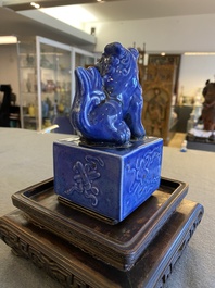 A Chinese monochrome blue Qianlong seal with a Buddhist lion, 19/20th C.
