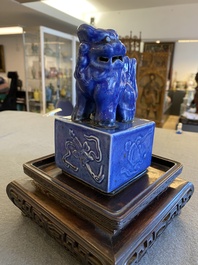 A Chinese monochrome blue Qianlong seal with a Buddhist lion, 19/20th C.