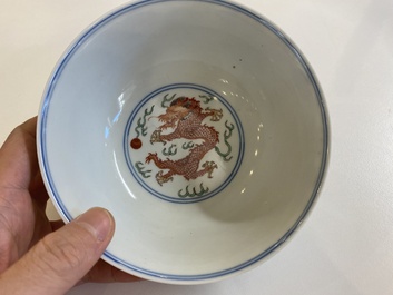 Een Chinese wucai 'draken' kom, Daoguang merk en periode