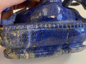 Sculpture de Bouddha en lapis lazuli et deux de Guanyin en pierre &agrave; savon et cristal de roche, Chine, 19/20&egrave;me