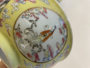 Drie Chinese famille rose kommen met gele sgraffito fondkleur, Daoguang merk en mogelijk periode