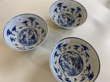 Drie Chinese famille rose kommen met gele sgraffito fondkleur, Daoguang merk en mogelijk periode