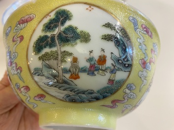 Drie Chinese famille rose kommen met gele sgraffito fondkleur, Daoguang merk en mogelijk periode