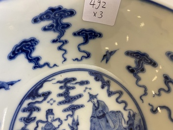 Drie Chinese famille rose kommen met gele sgraffito fondkleur, Daoguang merk en mogelijk periode