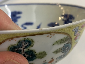 Drie Chinese famille rose kommen met gele sgraffito fondkleur, Daoguang merk en mogelijk periode