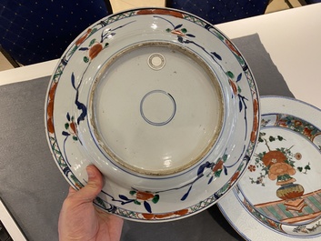 A pair of Chinese famille verte dishes with underglaze border design, Kangxi
