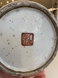 Een paar Chinese famille rose 'Wu Shuang Pu' vazen, Qianlong merk, Republiek