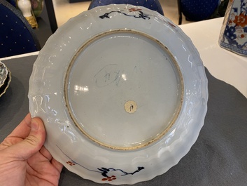 Plat armori&eacute; dit 'des provinces' en porcelaine de Chine famille verte aux armes de Louvain, Kangxi/Yongzheng