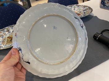 Plat armori&eacute; dit 'des provinces' en porcelaine de Chine famille verte aux armes de Luxembourg, Kangxi/Yongzheng