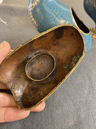 Deux bo&icirc;tes couvertes en forme de cailles en &eacute;maux cloisonn&eacute;s, Chine, Qing
