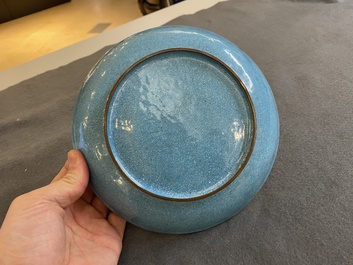 Plat en &eacute;maux de Canton &agrave; d&eacute;cor sanduo, Chine, Qianlong