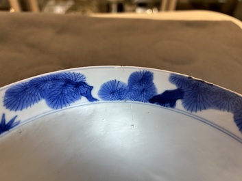 Een Chinese blauw-witte 'Drie vrienden van de winter' kom, Kangxi merk en periode