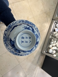 Een Chinese blauw-witte 'Drie vrienden van de winter' kom, Kangxi merk en periode