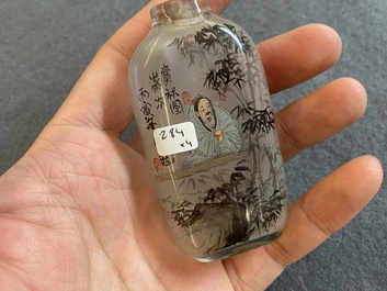 Four Chinese famille rose and inside-painted glass snuff bottles, 19/20th C.