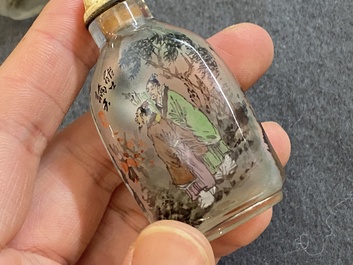 Four Chinese famille rose and inside-painted glass snuff bottles, 19/20th C.