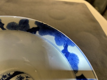 Een Chinese blauw-witte 'Drie vrienden van de winter' kom, Kangxi merk en periode