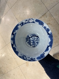Een Chinese blauw-witte 'Drie vrienden van de winter' kom, Kangxi merk en periode