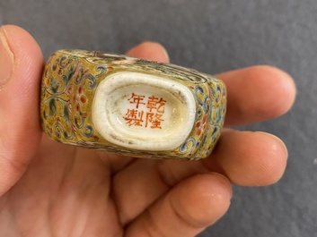 Nine Chinese porcelain snuff bottles, 19/20th C.