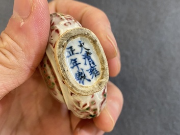 Nine Chinese porcelain snuff bottles, 19/20th C.
