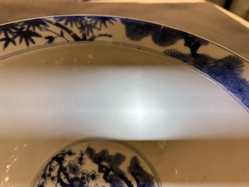 Een Chinese blauw-witte 'Drie vrienden van de winter' kom, Kangxi merk en periode