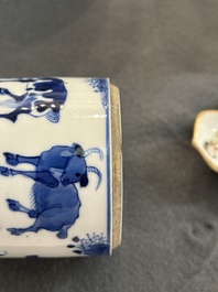 A Chinese famille rose 'Wu Shuang Pu' cup stand and a blue and white 'animals' box, 19th C.