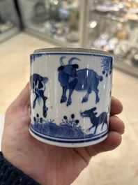 A Chinese famille rose 'Wu Shuang Pu' cup stand and a blue and white 'animals' box, 19th C.