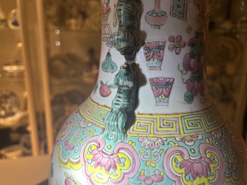 Three Chinese famille rose 'antiquities' vases, 19th C.