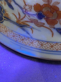 Paire de grands vases couverts en porcelaine de Chine de style Imari, Kangxi
