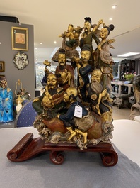 Groupe en bois laqu&eacute; et polychrom&eacute; figurant les huit immortels, Chine, 19/20&egrave;me