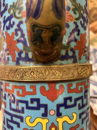 Grande verseuse de type 'duomuhu' en &eacute;maux cloisonn&eacute;s de style tib&eacute;tain, Chine, R&eacute;publique
