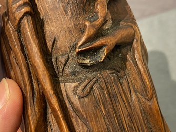 Une sculpture d'un &eacute;l&eacute;phant et une de Shou Lao en bois de bambou, Chine, 19/20&egrave;me