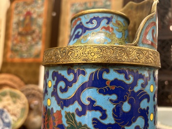 Grande verseuse de type 'duomuhu' en &eacute;maux cloisonn&eacute;s de style tib&eacute;tain, Chine, R&eacute;publique