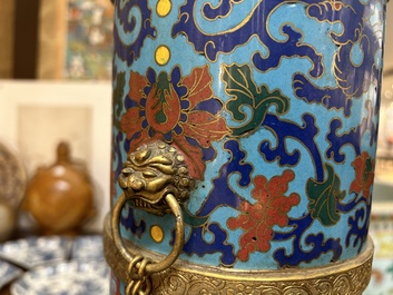 Grande verseuse de type 'duomuhu' en &eacute;maux cloisonn&eacute;s de style tib&eacute;tain, Chine, R&eacute;publique