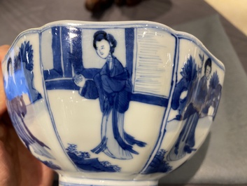 Bol en porcelaine de Chine en bleu et blanc figurant des longues dames et des gar&ccedil;ons jouant, marque de Chenghua, Kangxi