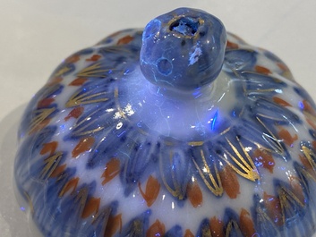 Six th&eacute;i&egrave;res en porcelaine de Chine en bleu et blanc, famille verte et de style Imari, Kangxi/Yongzheng