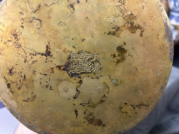 Grande verseuse de type 'duomuhu' en &eacute;maux cloisonn&eacute;s de style tib&eacute;tain, Chine, R&eacute;publique