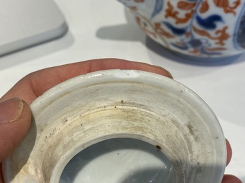 Six th&eacute;i&egrave;res en porcelaine de Chine en bleu et blanc, famille verte et de style Imari, Kangxi/Yongzheng