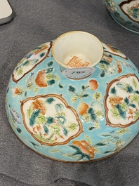 Bol couvert de type 'chupu' en porcelaine de Chine famille rose pour le march&eacute; Straits ou Peranakan, 19&egrave;me