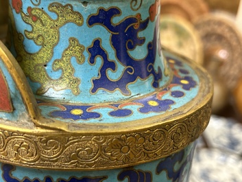 Grande verseuse de type 'duomuhu' en &eacute;maux cloisonn&eacute;s de style tib&eacute;tain, Chine, R&eacute;publique