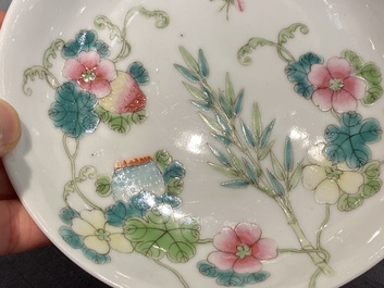 Cinq bols en porcelaine de Chine famille rose &agrave; d&eacute;cor de neuf p&ecirc;ches et une coupe aux poires de baumier, marque de Ju Ren Tang 居仁堂製, 19/20&egrave;me