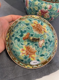 Een Chinese famille rose 'kamcheng' dekselkom voor de Straits of Peranakan markt, 19e eeuw